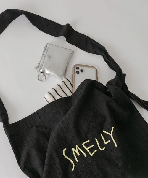 SMELLY(スメリー)の「プリントショルダーバッグ(ショルダーバッグ・レディース・ブラック/イエロー系その他/ブルー系その他/ベージュ系その他/ホワイト系その他・SMALL)」の12枚目の写真