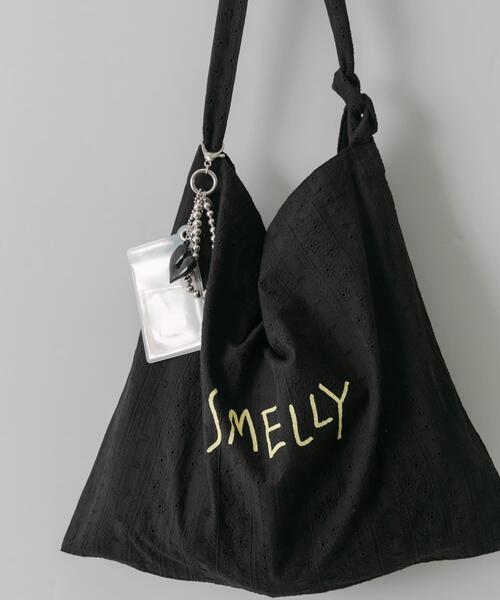 SMELLY(スメリー)の「プリントショルダーバッグ(ショルダーバッグ・レディース・ブラック/イエロー系その他/ブルー系その他/ベージュ系その他/ホワイト系その他・SMALL)」の14枚目の写真