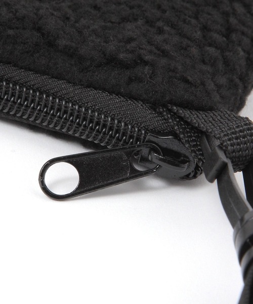 LAKOLE(ラコレ)の「ボアサコッシュ / 580655(ショルダーバッグ・レディース・ブラック/ホワイト・FREE)」の6枚目の写真