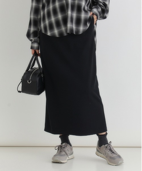 Right-on（ライトオン）の「【｢楽｣して｢ちゃんと見え｣が一番使える！】【HONEYSUCKLE ROSE】カットジョーゼットタイトスカート(ウエストゴム・ストレッチ・秋カラー・体型を拾いにくい・親子でお揃い）（スカート・レディース・イエロー/ダークグレー/ベージュ/ブラック・S/M/L）」の2枚目の写真