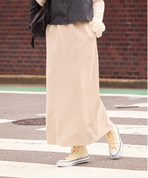 Right-on（ライトオン）の「【｢楽｣して｢ちゃんと見え｣が一番使える！】【HONEYSUCKLE ROSE】カットジョーゼットタイトスカート(ウエストゴム・ストレッチ・秋カラー・体型を拾いにくい・親子でお揃い）（スカート・レディース・イエロー/ダークグレー/ベージュ/ブラック・S/M/L）」の5枚目の写真