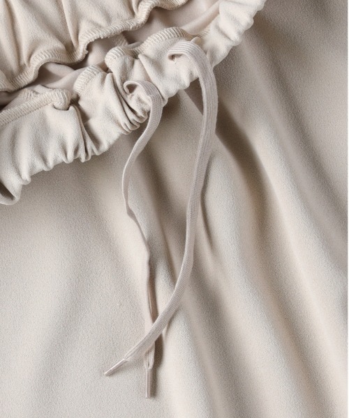 Right-on（ライトオン）の「【｢楽｣して｢ちゃんと見え｣が一番使える！】【HONEYSUCKLE ROSE】カットジョーゼットタイトスカート(ウエストゴム・ストレッチ・秋カラー・体型を拾いにくい・親子でお揃い）（スカート・レディース・イエロー/ダークグレー/ベージュ/ブラック・S/M/L）」の20枚目の写真