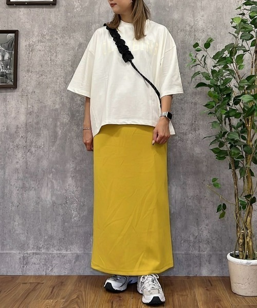 Right-on（ライトオン）の「【｢楽｣して｢ちゃんと見え｣が一番使える！】【HONEYSUCKLE ROSE】カットジョーゼットタイトスカート(ウエストゴム・ストレッチ・秋カラー・体型を拾いにくい・親子でお揃い）（スカート・レディース・イエロー/ダークグレー/ベージュ/ブラック・S/M/L）」の6枚目の写真