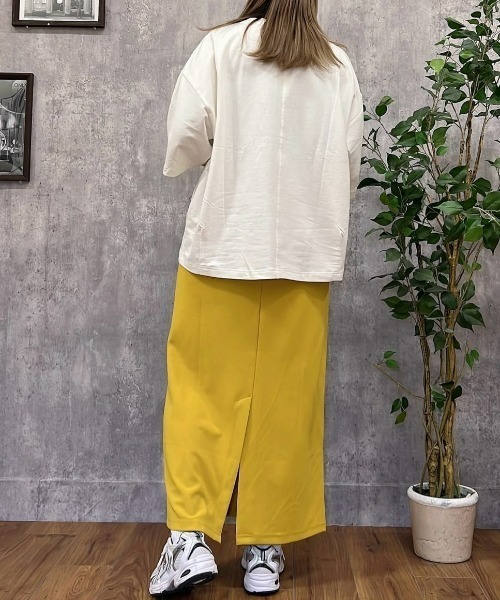 Right-on（ライトオン）の「【｢楽｣して｢ちゃんと見え｣が一番使える！】【HONEYSUCKLE ROSE】カットジョーゼットタイトスカート(ウエストゴム・ストレッチ・秋カラー・体型を拾いにくい・親子でお揃い）（スカート・レディース・イエロー/ダークグレー/ベージュ/ブラック・S/M/L）」の8枚目の写真