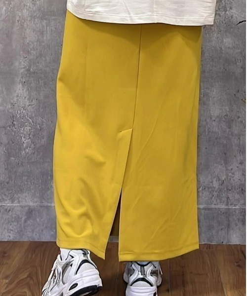 Right-on（ライトオン）の「【｢楽｣して｢ちゃんと見え｣が一番使える！】【HONEYSUCKLE ROSE】カットジョーゼットタイトスカート(ウエストゴム・ストレッチ・秋カラー・体型を拾いにくい・親子でお揃い）（スカート・レディース・イエロー/ダークグレー/ベージュ/ブラック・S/M/L）」の11枚目の写真