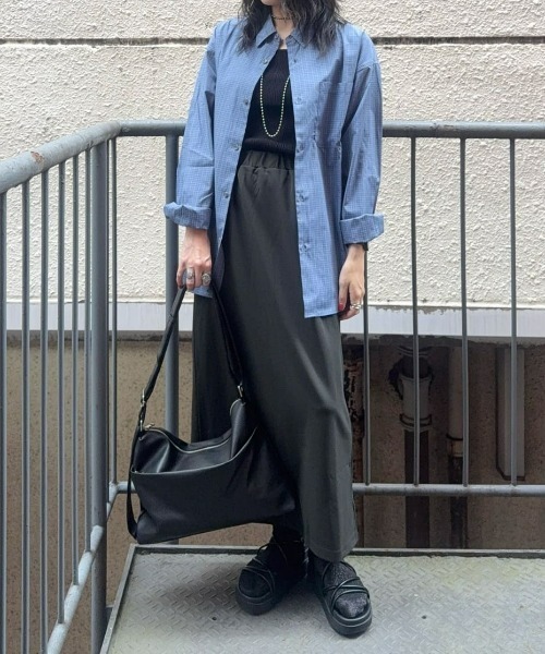 Right-on（ライトオン）の「【｢楽｣して｢ちゃんと見え｣が一番使える！】【HONEYSUCKLE ROSE】カットジョーゼットタイトスカート(ウエストゴム・ストレッチ・秋カラー・体型を拾いにくい・親子でお揃い）（スカート・レディース・イエロー/ダークグレー/ベージュ/ブラック・S/M/L）」の12枚目の写真