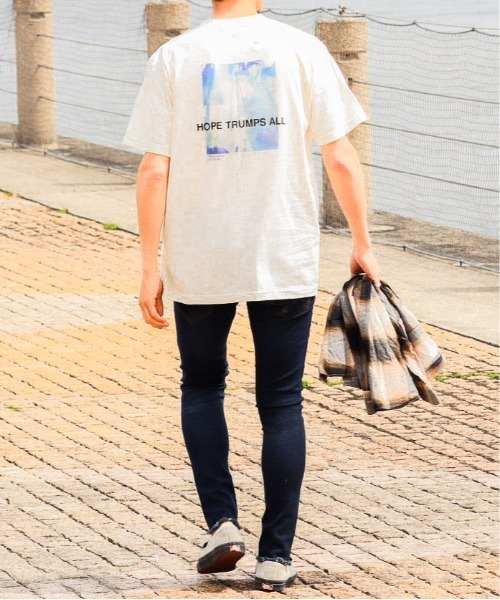 ARCHIVER(アーカイバ)の「バックプリント コットンTシャツ(Tシャツ/カットソー・レディース・B/D/C/その他4/その他7/その他/その他6/その他1/その他2/その他3/その他5/その他8・LARGE/MEDIUM/X-LARGE)」の4枚目の写真