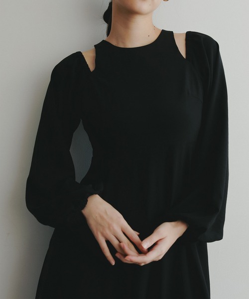 EFOLE(エフォル)の「Off shoulder long one-piece/オフショルダーロングワンピース(ワンピース・レディース・ベージュ/ブラック・FREE)」の3枚目の写真