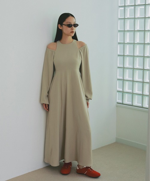 EFOLE(エフォル)の「Off shoulder long one-piece/オフショルダーロングワンピース(ワンピース・レディース・ベージュ/ブラック・FREE)」の6枚目の写真