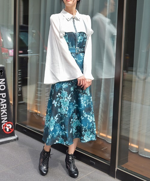 タグ付き未使用 DAKS 42 ダックス 花柄 蝶々 ワンピース ネイビー タグ付き未使用 DAKS 42 ダックス 花柄 蝶々 ワンピース ネイビー