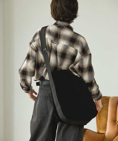 GEORGE'S(ジョージズ)の「ECO スエードBAG(ショルダーバッグ・レディース・ブラウン/ブラック・FREE)」の4枚目の写真