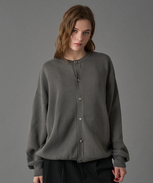 ONCILY（オンシェリー）の「SILVER BUTTON CREW NECK CARDIGAN / シルバーボタンクルーネックカーディガン（カーディガン/ボレロ・メンズ・チャコールグレー/ブラック/ライトブルー/ネイビー・LARGE/SMALL/MEDIUM）」の2枚目の写真