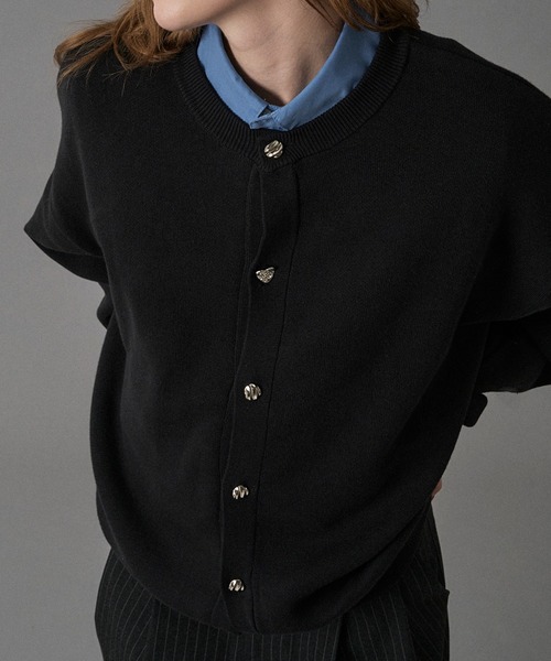 ONCILY（オンシェリー）の「SILVER BUTTON CREW NECK CARDIGAN / シルバーボタンクルーネックカーディガン（カーディガン/ボレロ・メンズ・チャコールグレー/ブラック/ライトブルー/ネイビー・LARGE/SMALL/MEDIUM）」の17枚目の写真