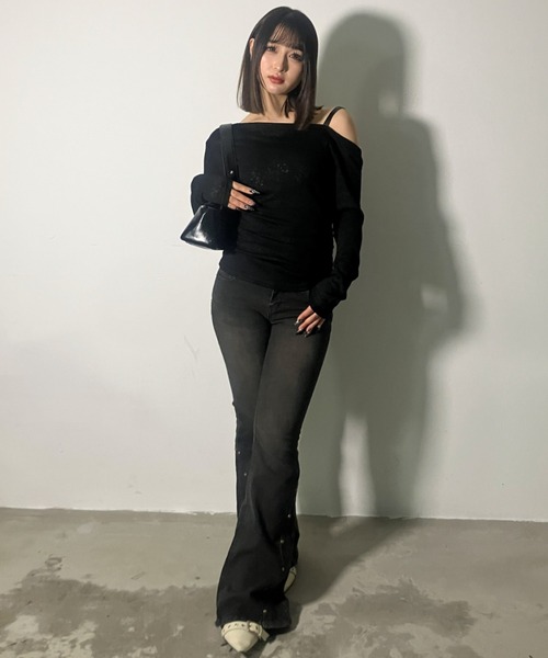 .KOM(ドットコム)の「A'GEM/9 × .kom 『.KOM/ドットケーオーエム』 Belted Off-Shoulder Knit Top/肩ベルト付きオフショルダーニットトップス(ニット/セーター・レディース・ブラック/ベージュ・S)」の7枚目の写真
