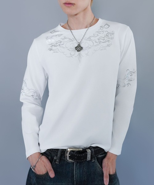 SPINNS(スピンズ)の「短丈ロングスリーブTシャツ/トライバルデザイン/ロンT/ショート丈(Tシャツ/カットソー・メンズ・ブラック/ホワイト・ONESIZE)」の1枚目の写真