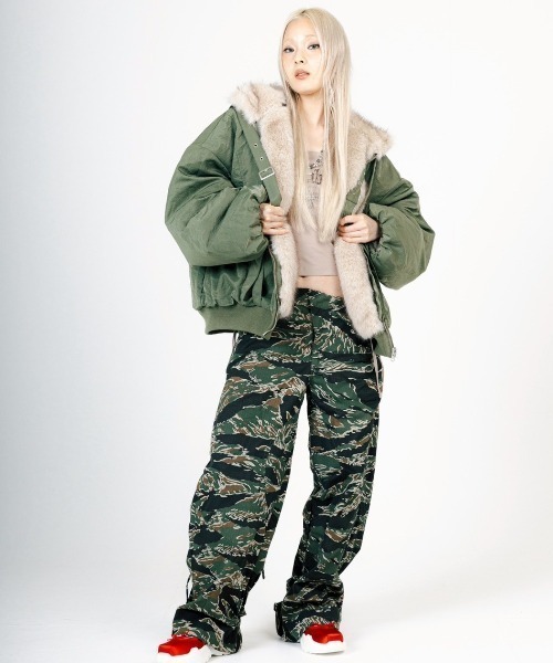 ROYAL FLASH(ロイヤルフラッシュ)の「MITSUKI/ミツキ/REVERSIBLE FUR BLOUSON(ブルゾン・レディース・ブラック/カーキ・F)」の22枚目の写真