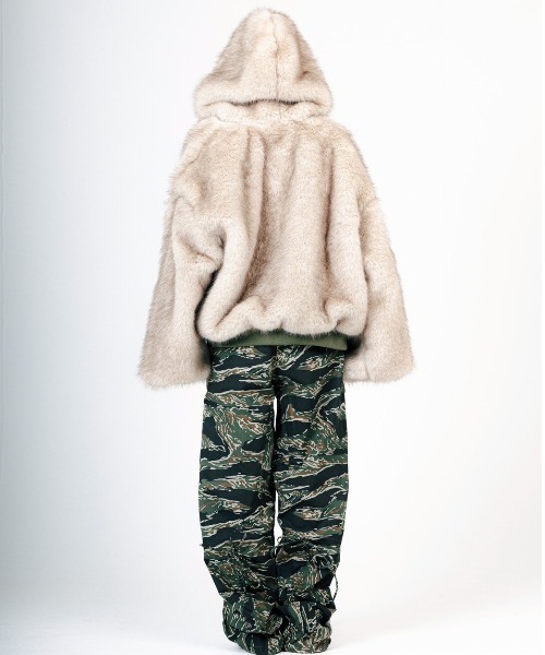 ROYAL FLASH(ロイヤルフラッシュ)の「MITSUKI/ミツキ/REVERSIBLE FUR BLOUSON(ブルゾン・レディース・ブラック/カーキ・F)」の17枚目の写真