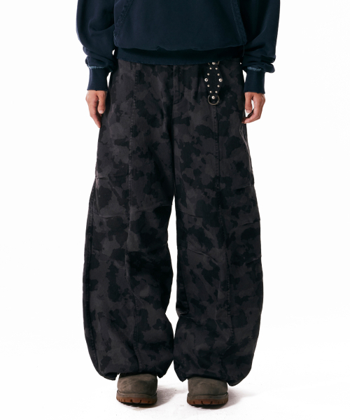 AAKAM（アーカム）の「Knee Pin-tuck Camouflage Twill Pants (Black)（その他パンツ・レディース・その他・0/1/2）」の3枚目の写真
