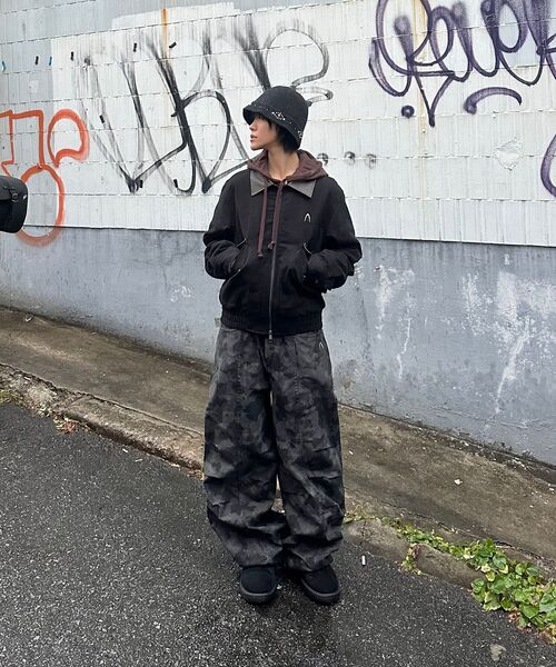 セール】Knee Pin-tuck Camouflage Twill Pants (Black)（その他パンツ