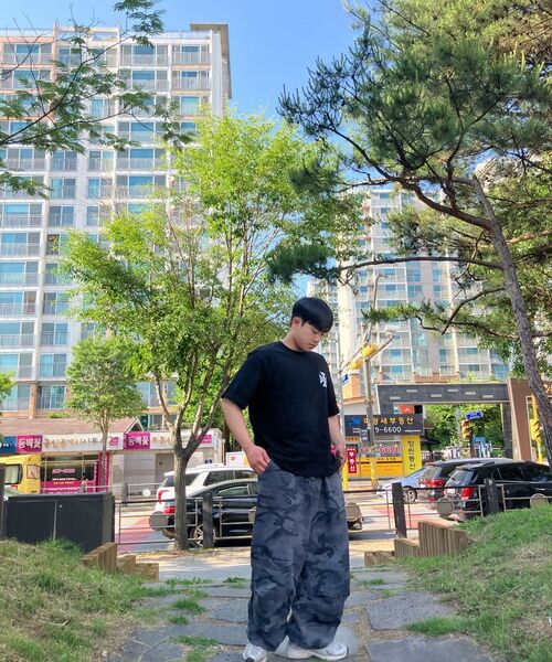 セール】Knee Pin-tuck Camouflage Twill Pants (Black)（その他パンツ