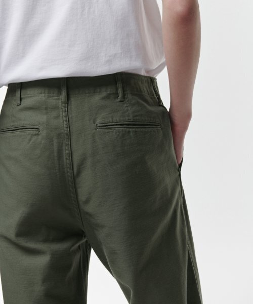 MUSINSA STANDARD（ムシンサスタンダード）の「ホワイトサテンオフィサーパンツ[カーキ]（その他パンツ・メンズ・その他・40/31/33/26/27/28/29/38/42/36/34/32/30）」の5枚目の写真