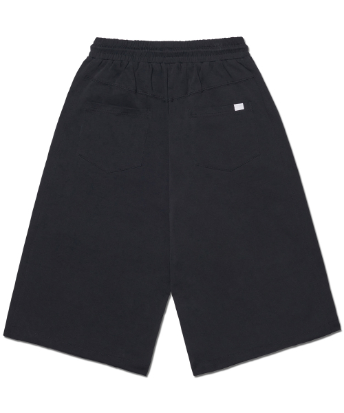 NOMANUAL(NOMANUAL)の「MOLTING BERMUDA SWEATPANTS - BLACK(その他パンツ・レディース・その他・SMALL/MEDIUM/LARGE)」の2枚目の写真