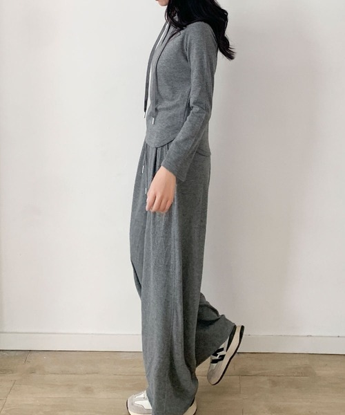 LOWO(ロワ)の「スウェット フード付き パーカー ワイドパンツ 2点セット セットアップ(セットアップ・レディース・グレー/チャコールグレー・M/L)」の6枚目の写真