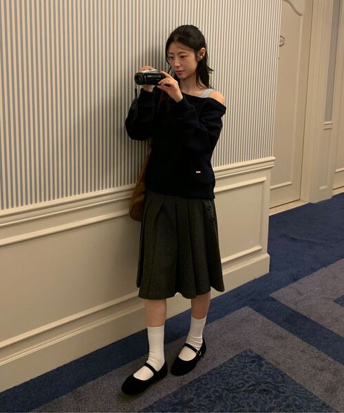 LETTER FROM MOON(レターフロムムーン)の「ボタンミディプリーツウールスカート(チャコール)(スカート・レディース・その他・SMALL/MEDIUM)」の7枚目の写真
