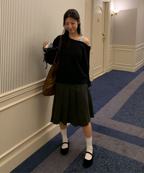LETTER FROM MOON(レターフロムムーン)の「ボタンミディプリーツウールスカート(チャコール)(スカート・レディース・その他・SMALL/MEDIUM)」の6枚目の写真