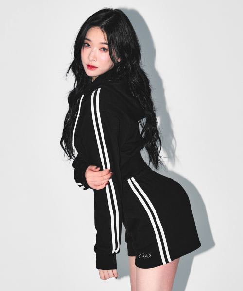 BORN TO WIN（ボーントゥウィン）の「W CHROME B TRACK LINE SHORTS [BLACK]（その他パンツ・レディース・その他・1/2）」の3枚目の写真