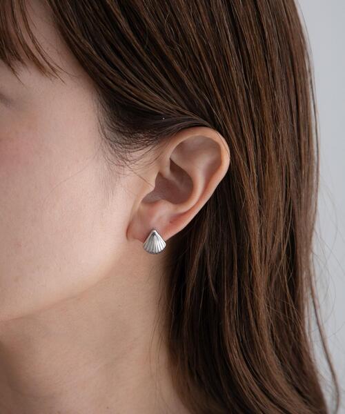URBAN RESEARCH Sonny Label（アーバンリサーチサニーレーベル）の「ステンレスシェルモチーフピアス（ピアス（両耳用）・レディース・ゴールド/シルバー・ONE）」の2枚目の写真