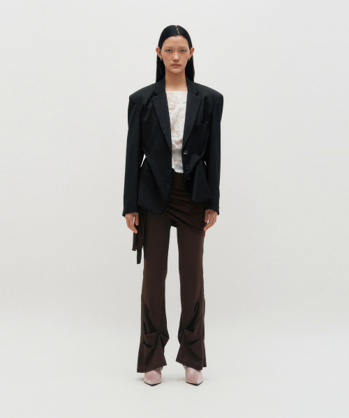 KIMZISU(キムジス)の「DOZI - PINCHED OVERSIZE TAILORED JACKET _ BLACK(テーラードジャケット・レディース・ブラック・SMALL)」の5枚目の写真