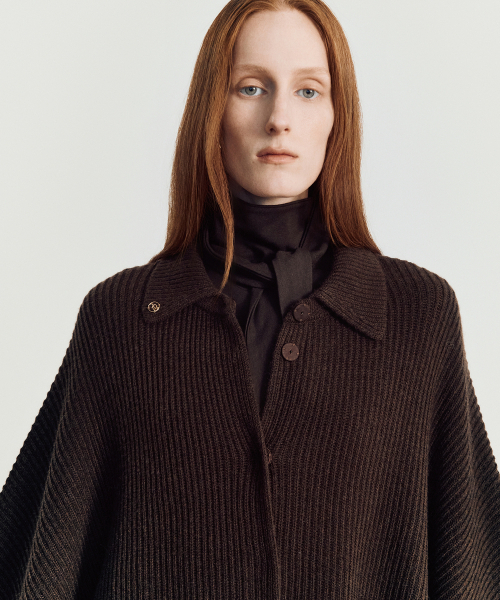 MAYVERU（メイバーユー）の「Roddie Cape Knit jacket _ Brown（ニット/セーター・レディース・その他・FREE）」の2枚目の写真
