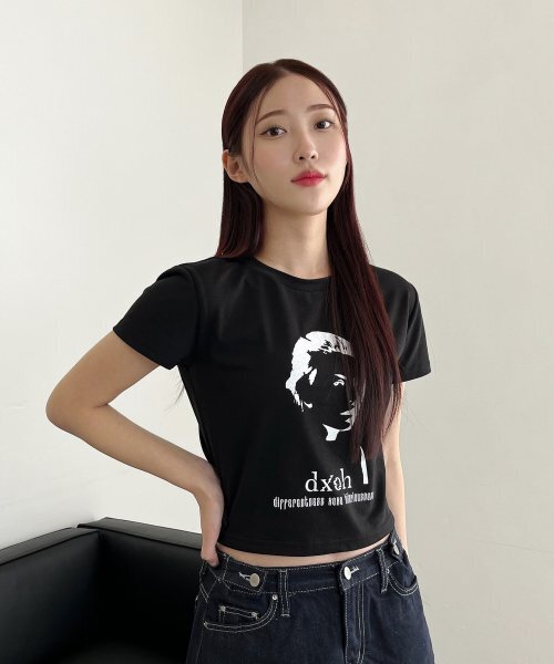 DXOH(ディソエイチ)の「ウィメンズセミクロップTシャツブラック(Tシャツ/カットソー・レディース・その他・FREE)」の1枚目の写真