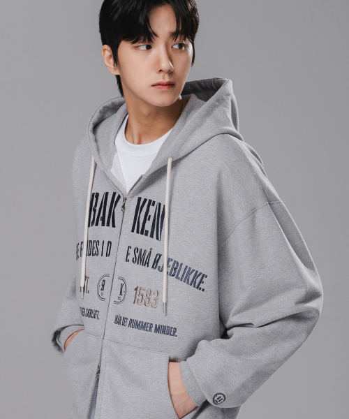 BAKKEN(バッケン)の「フォーシーズン刺繍ツーウェイフードジップアップ BK7993_メランジグレー(パーカー・メンズ・グレー系その他・1/2/3)」の2枚目の写真