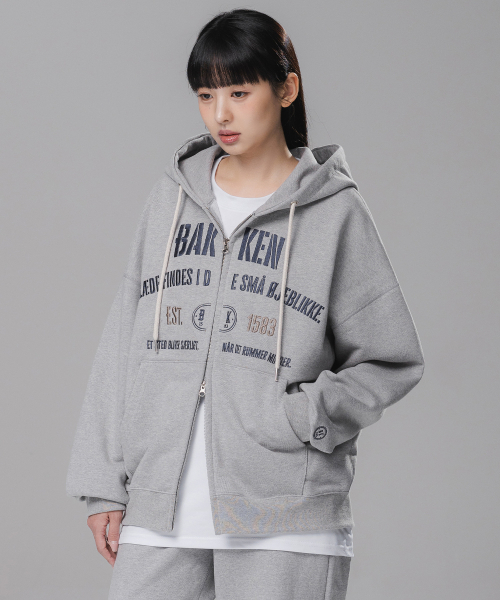 BAKKEN(バッケン)の「フォーシーズン刺繍ツーウェイフードジップアップ BK7993_メランジグレー(パーカー・メンズ・グレー系その他・1/2/3)」の3枚目の写真