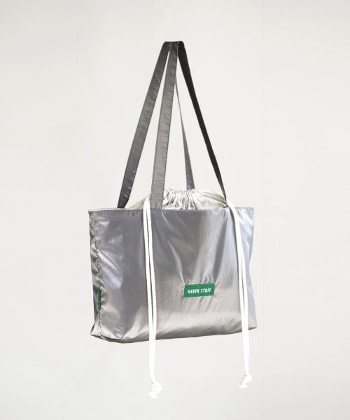 GREEN STUFF（グリーンスタッフ）の「boat string bag 66 metallic nylon - titanium silver M（エコバッグ/サブバッグ・レディース・その他・FREE）」の2枚目の写真
