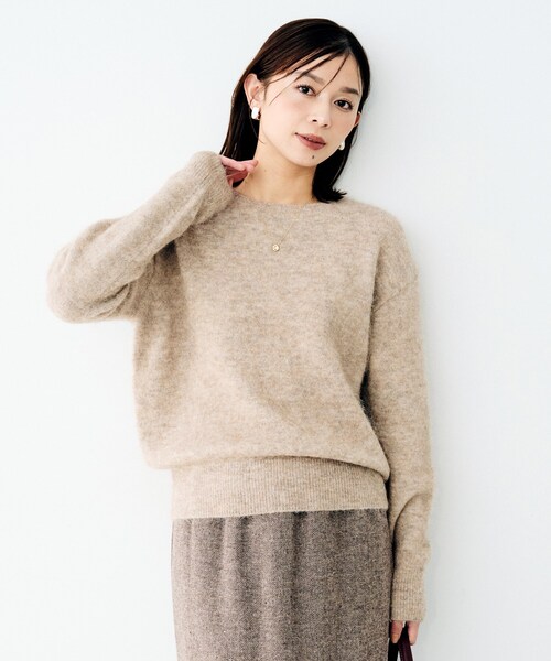 UNTITLED(アンタイトル)の「ヘアリークルーネックニット(ニット/セーター・レディース・ベージュ/ライトグレー・02)」の1枚目の写真