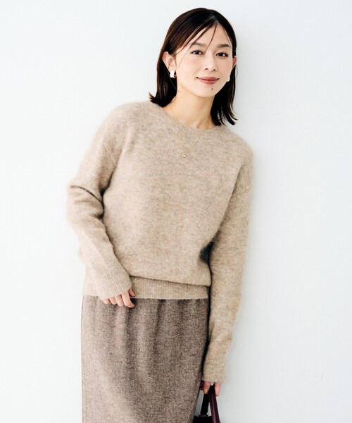 UNTITLED(アンタイトル)の「ヘアリークルーネックニット(ニット/セーター・レディース・ベージュ/ライトグレー・02)」の4枚目の写真