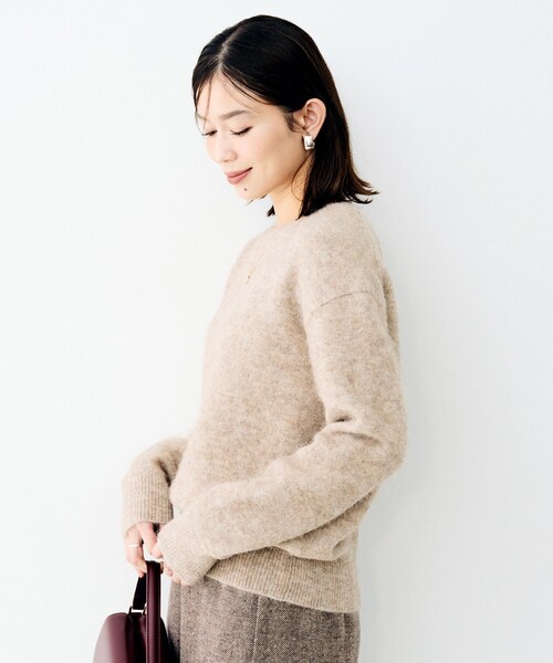 UNTITLED(アンタイトル)の「ヘアリークルーネックニット(ニット/セーター・レディース・ベージュ/ライトグレー・02)」の5枚目の写真
