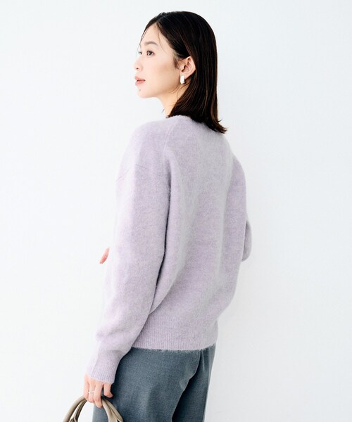 UNTITLED(アンタイトル)の「ヘアリークルーネックニット(ニット/セーター・レディース・ベージュ/ライトグレー・02)」の9枚目の写真