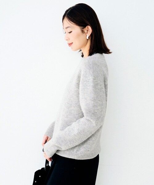 UNTITLED(アンタイトル)の「ヘアリークルーネックニット(ニット/セーター・レディース・ベージュ/ライトグレー・02)」の13枚目の写真