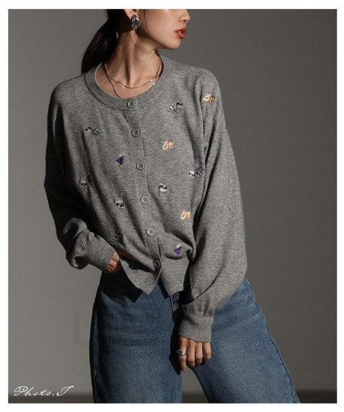 Sawa a la mode(サワアラモード)の「花柄×果物刺繍ニットカーディガン(カーディガン/ボレロ・レディース・ブラック/グレー/ブラウン・FREE)」の4枚目の写真