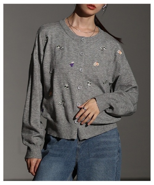 Sawa a la mode(サワアラモード)の「花柄×果物刺繍ニットカーディガン(カーディガン/ボレロ・レディース・ブラック/グレー/ブラウン・FREE)」の6枚目の写真