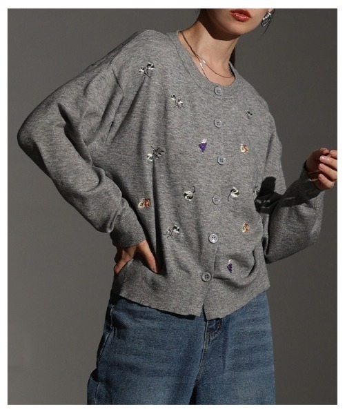 Sawa a la mode(サワアラモード)の「花柄×果物刺繍ニットカーディガン(カーディガン/ボレロ・レディース・ブラック/グレー/ブラウン・FREE)」の11枚目の写真