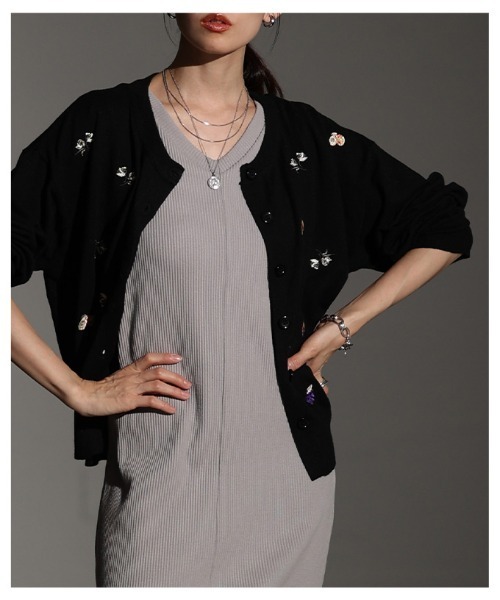 Sawa a la mode(サワアラモード)の「花柄×果物刺繍ニットカーディガン(カーディガン/ボレロ・レディース・ブラック/グレー/ブラウン・FREE)」の12枚目の写真