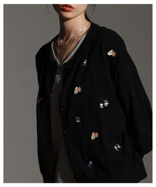 Sawa a la mode(サワアラモード)の「花柄×果物刺繍ニットカーディガン(カーディガン/ボレロ・レディース・ブラック/グレー/ブラウン・FREE)」の13枚目の写真