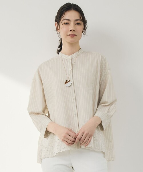 自由区(ジユウク)の「エンブロイダリーブロードバンドカラー ブラウス(シャツ/ブラウス・レディース・ベージュ系1/アイボリー系/カーキ系/サックスブルー系1・32)」の2枚目の写真