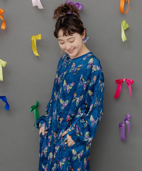 ScoLar（スカラー）の「153759：アニマル×蝶柄 前開きクラッシュベロアワンピース（ワンピース・レディース・ブルー/オレンジ・M）」の11枚目の写真