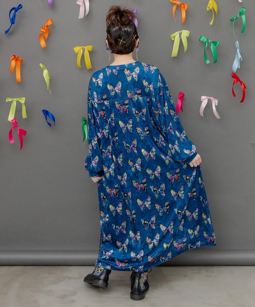 ScoLar（スカラー）の「153759：アニマル×蝶柄 前開きクラッシュベロアワンピース（ワンピース・レディース・ブルー/オレンジ・M）」の13枚目の写真